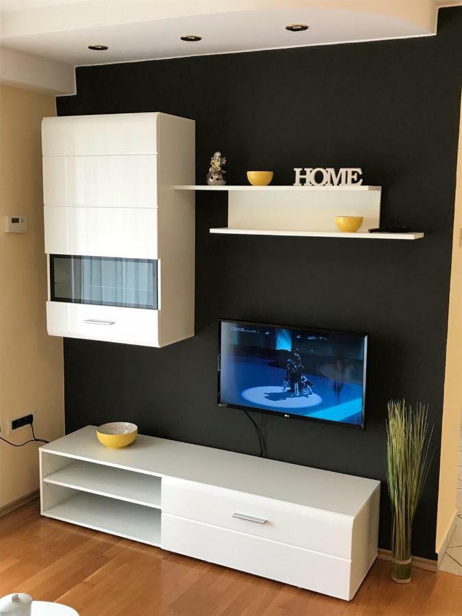 Deluxe Apartment Dora With A Private Parking, Terrace And See View غييكا المظهر الخارجي الصورة